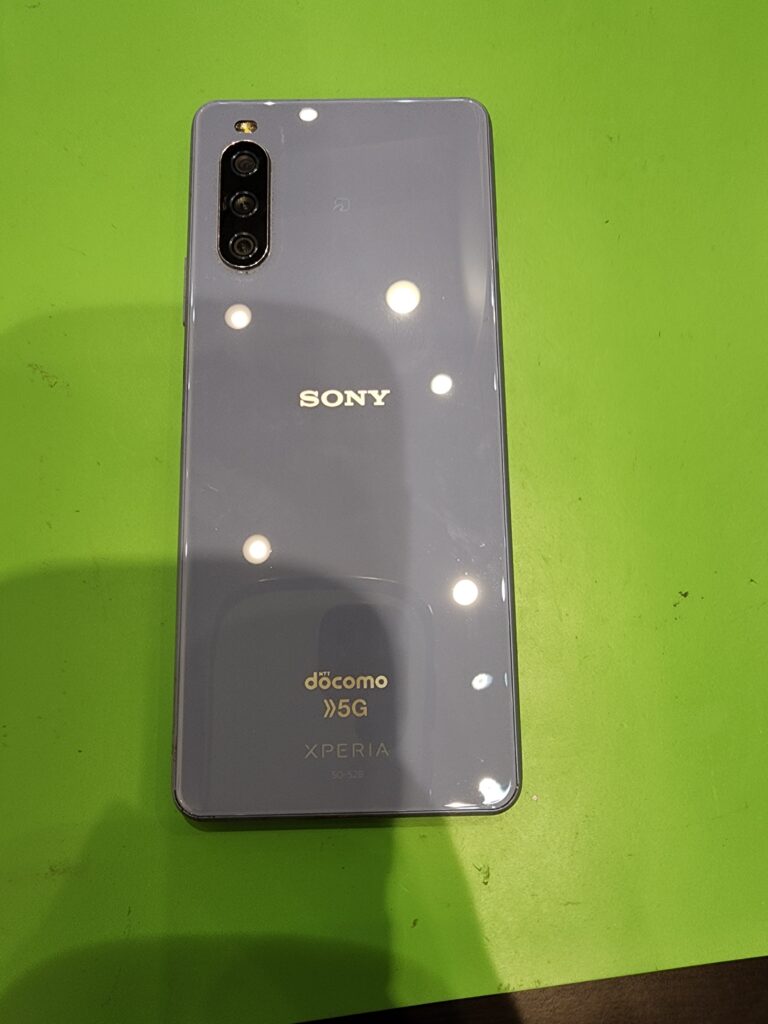 バックパネルを開ける前のXperia10Ⅲ