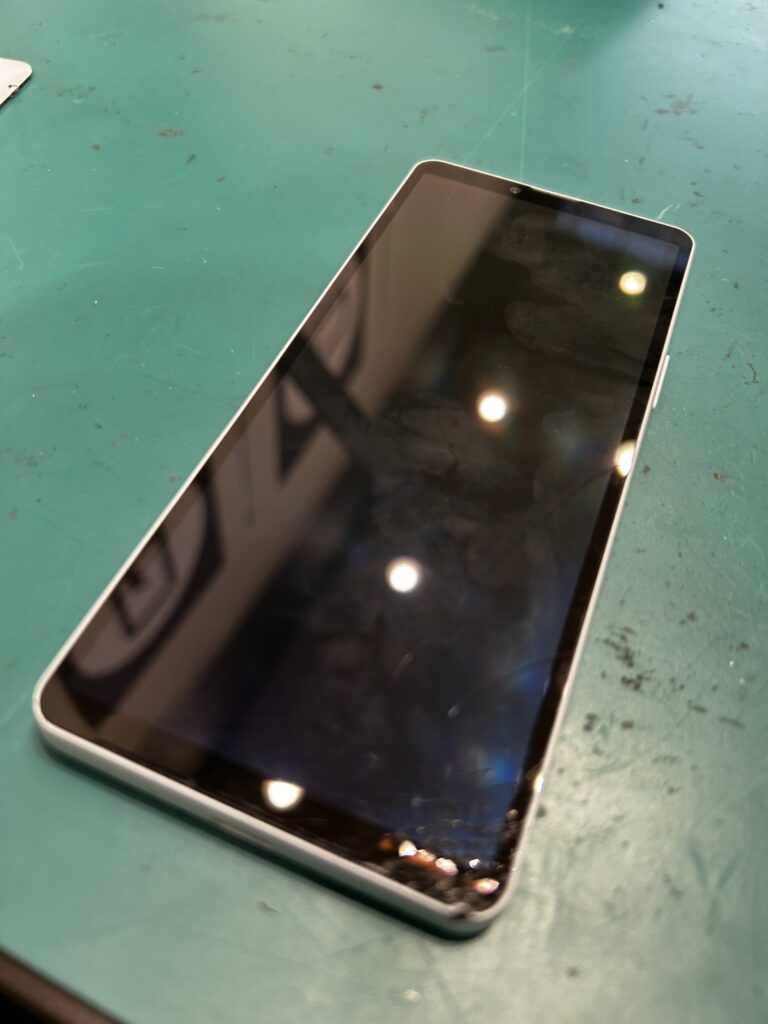 落として割れたXperia