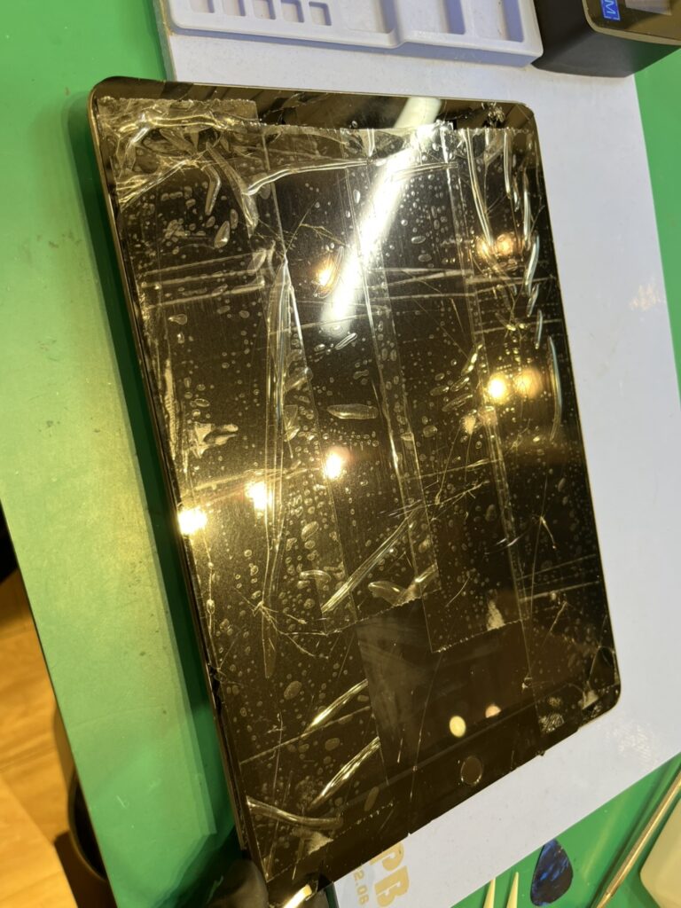 iPad8の画面交換
