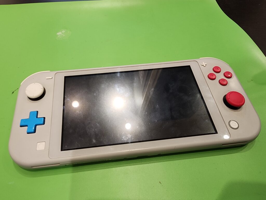 修理前の任天堂Switchlite