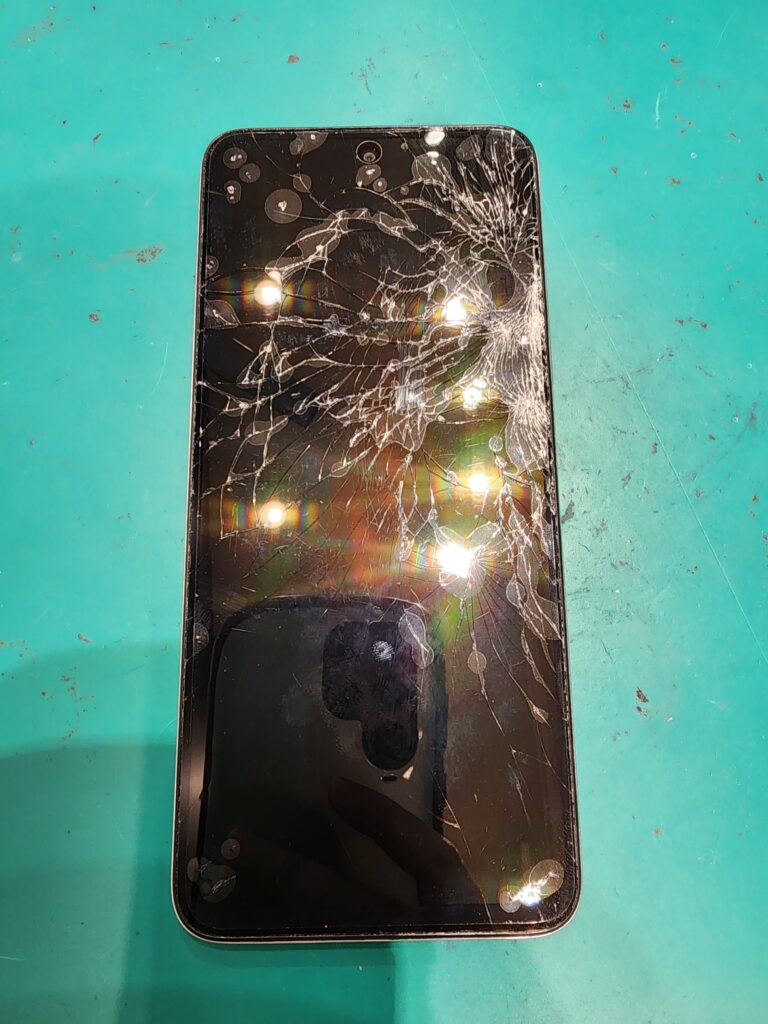 画面が割れたRedmi12