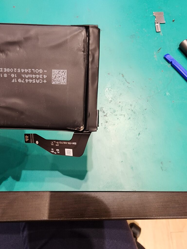 外したバッテリー