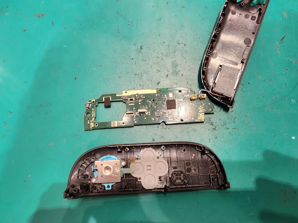 基板を取り出したJoy-con