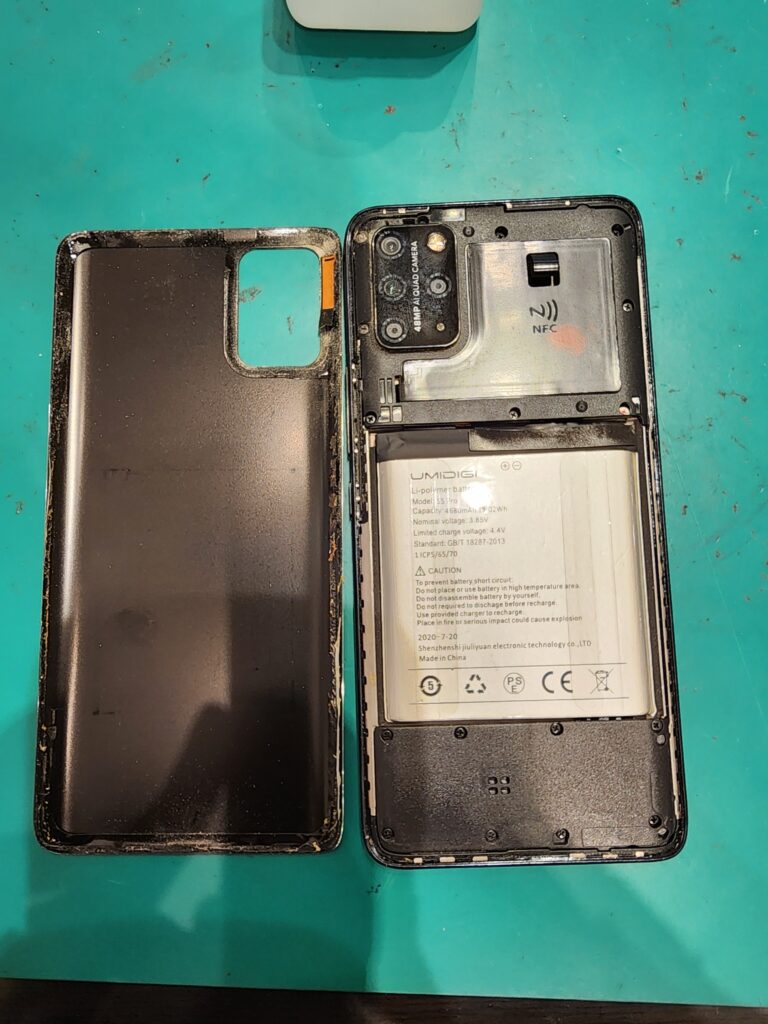 バックパネルを開けたUMIDIGI S5Pro