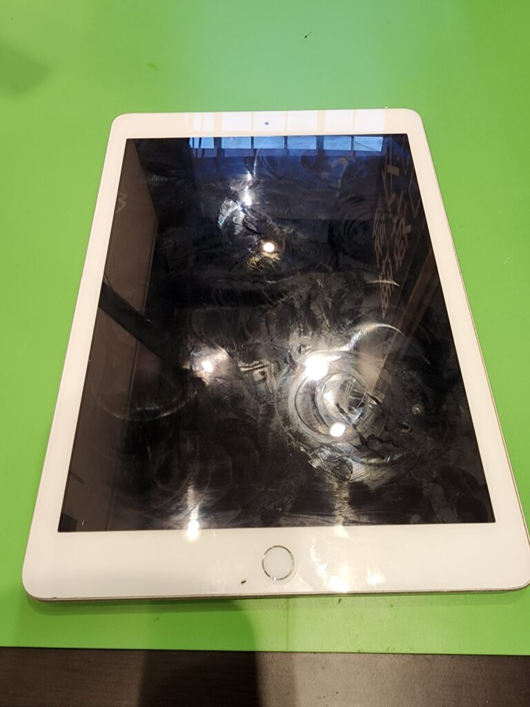 修理前のiPad第6世代
