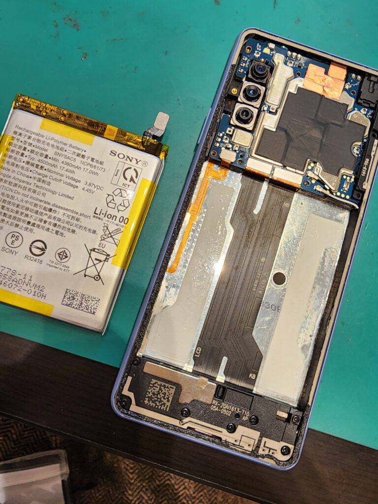 バッテリーを外したXperia10Ⅲ