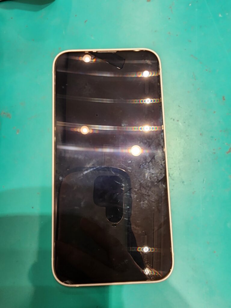 修理前のiPhone14