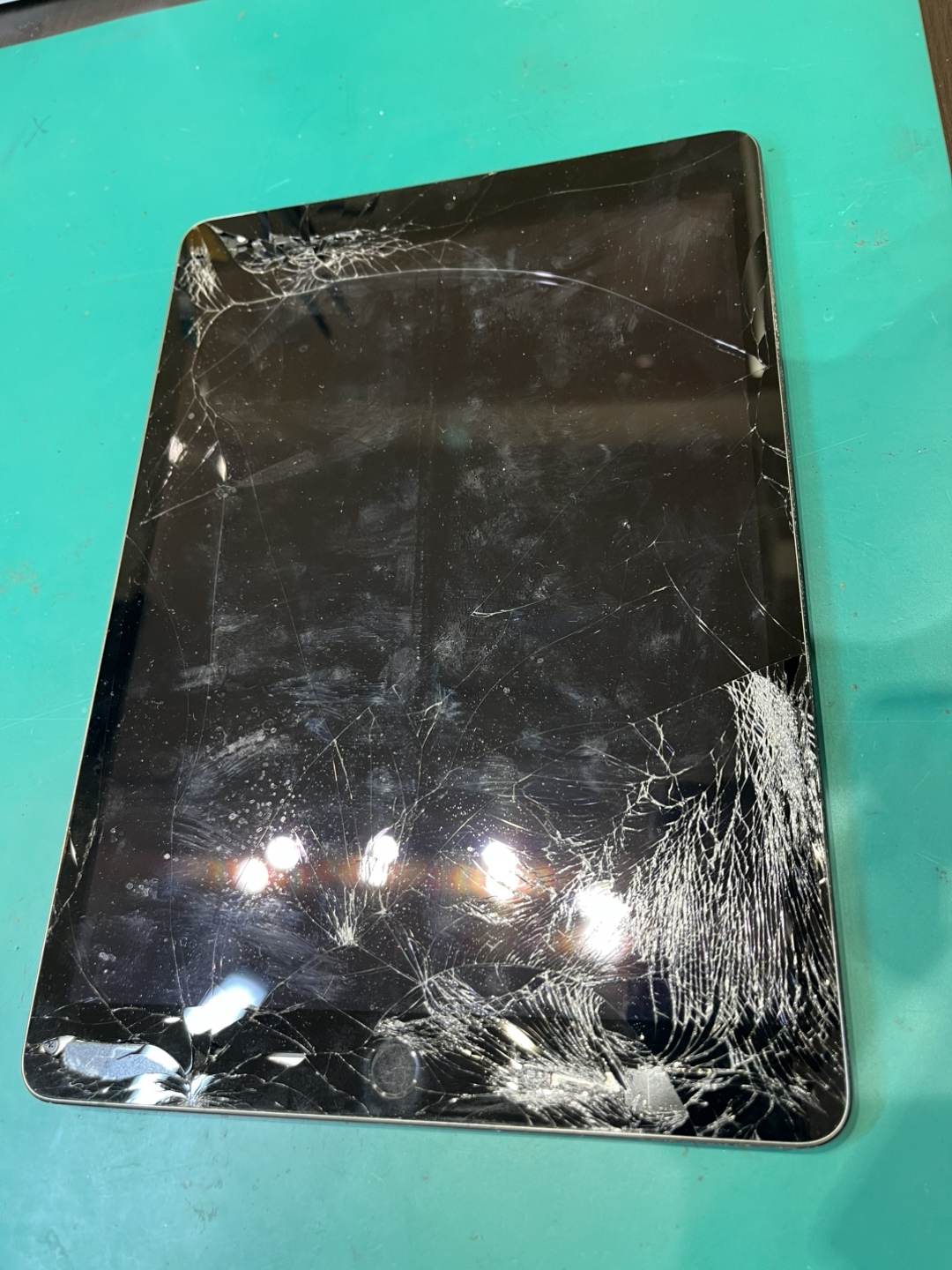 【札幌苗穂店】iPad６のタッチガラス交換【白石区からご来店】