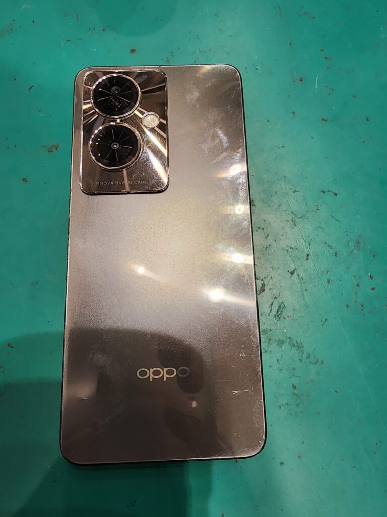 修理前のOPPO A79