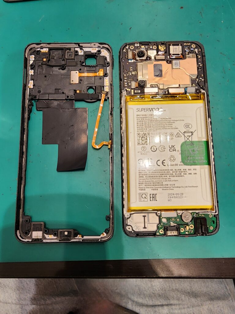 フレームを外したOPPO A79