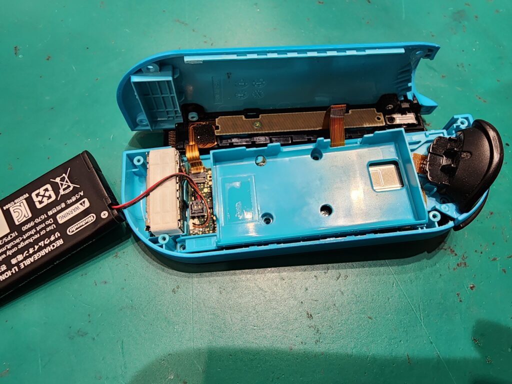 電池を外したのJoy-con