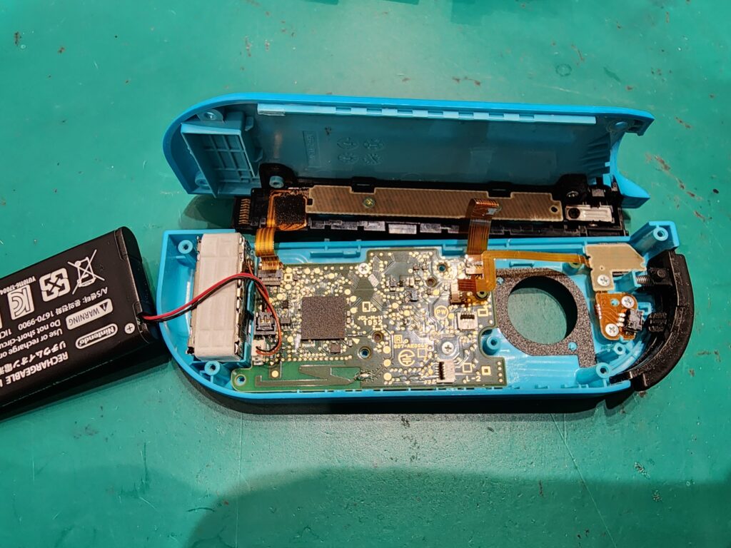 スティックを外したJoy-con