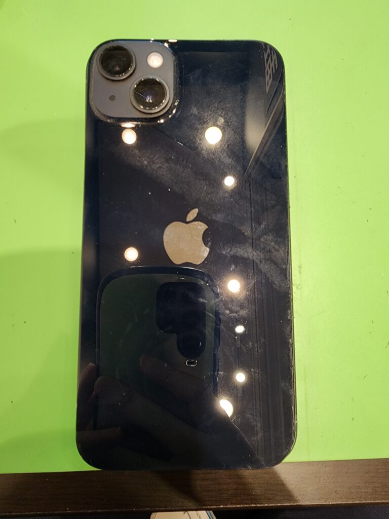 修理前のiPhone14plus