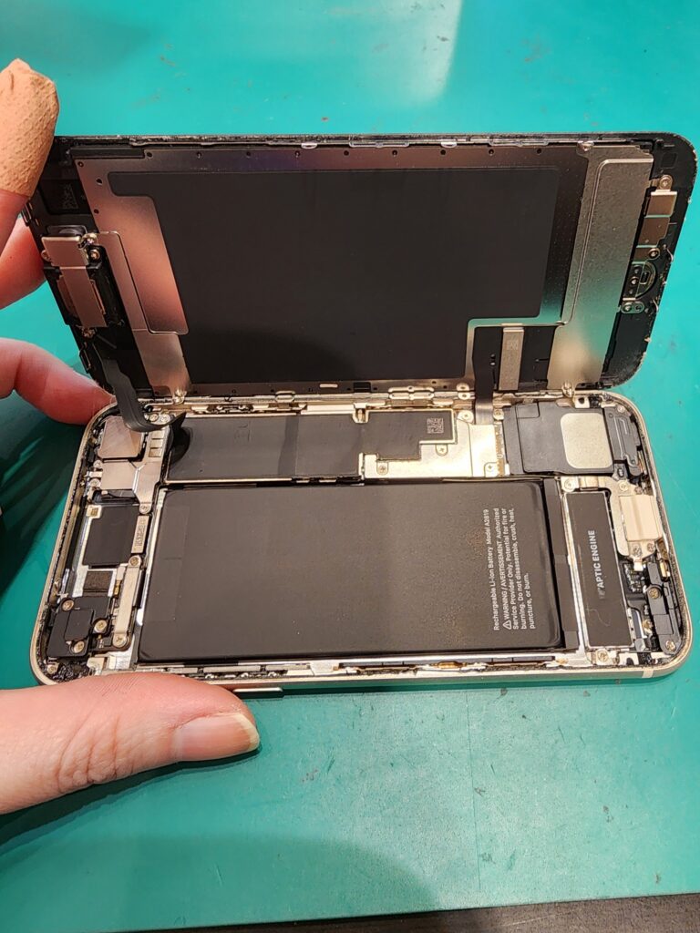 画面を開けたiPhoneSE3