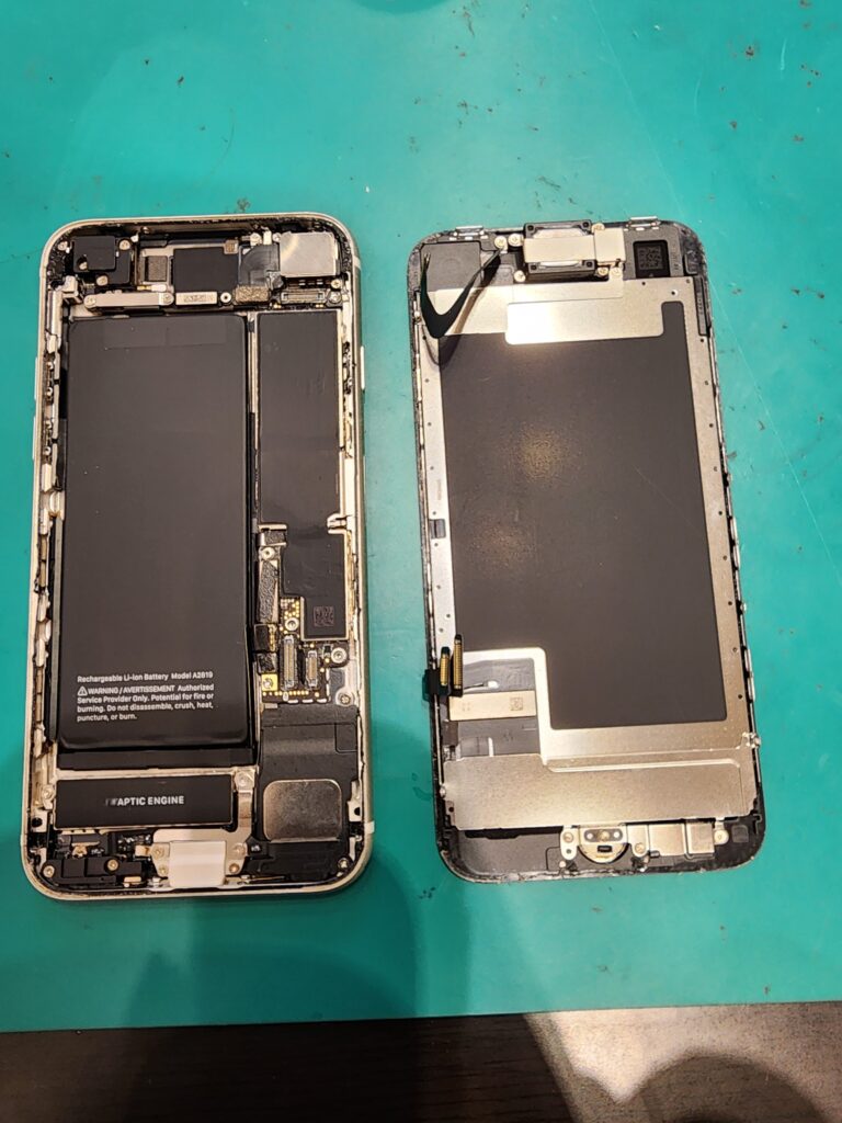 画面を外したiPhoneSE3