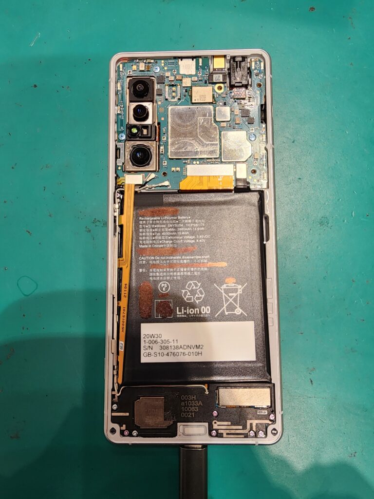 新しいバッテリーに交換したXperia