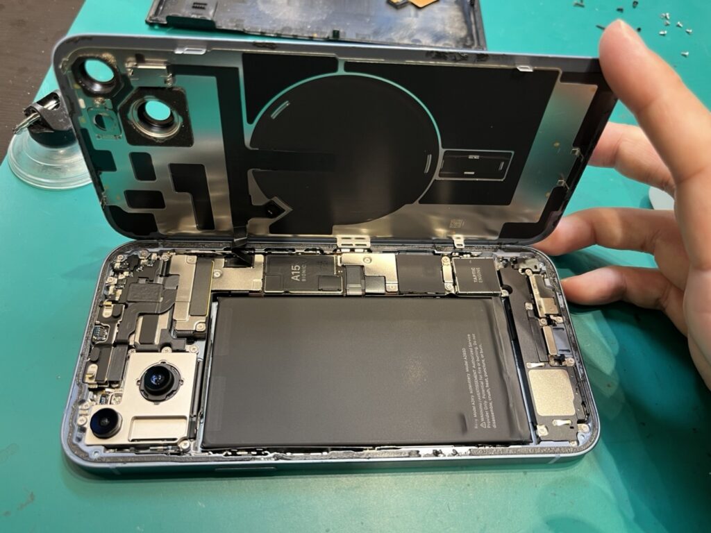 【札幌苗穂店】iPhone14plusのバッテリー交換【東区からご来店】
