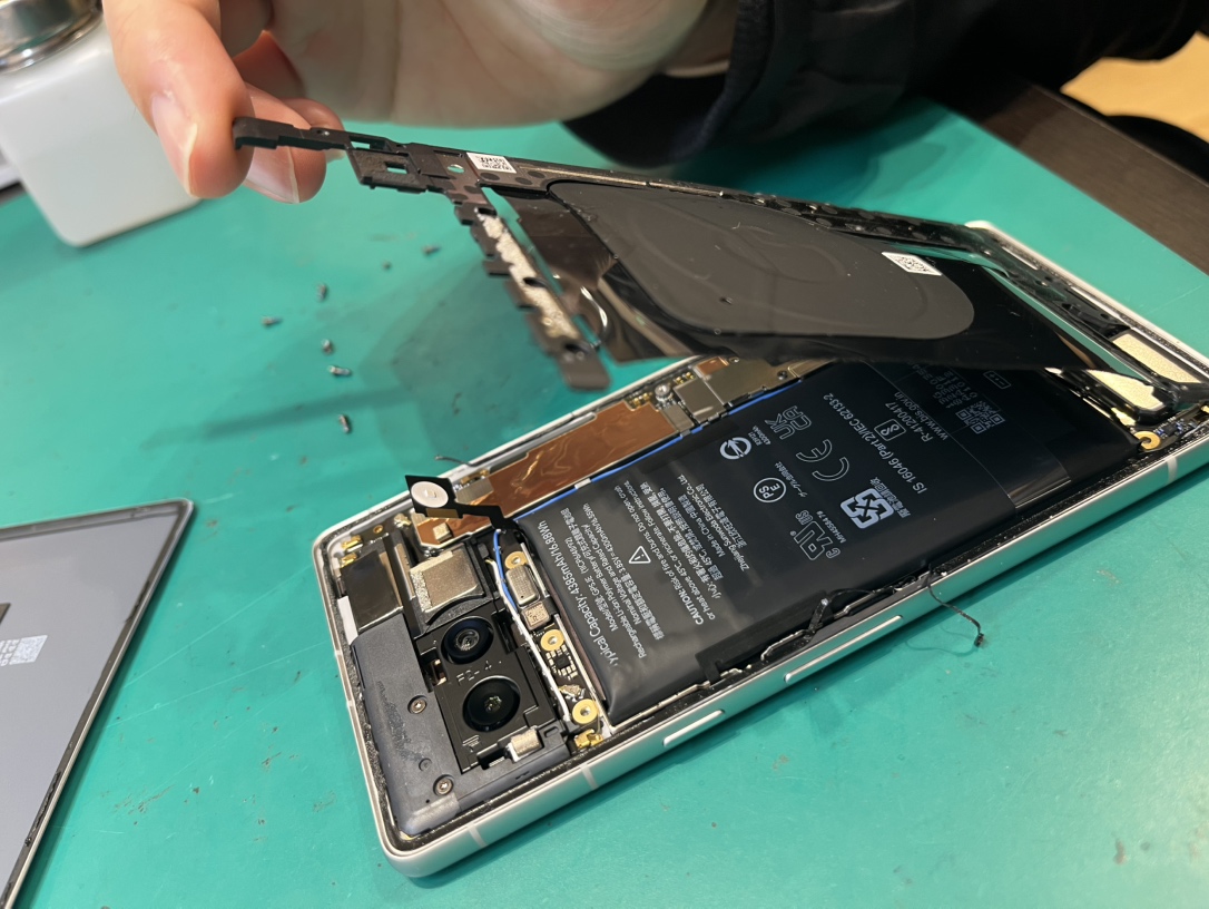 【札幌苗穂店】pixel7aのバッテリー交換【白石区からご来店】