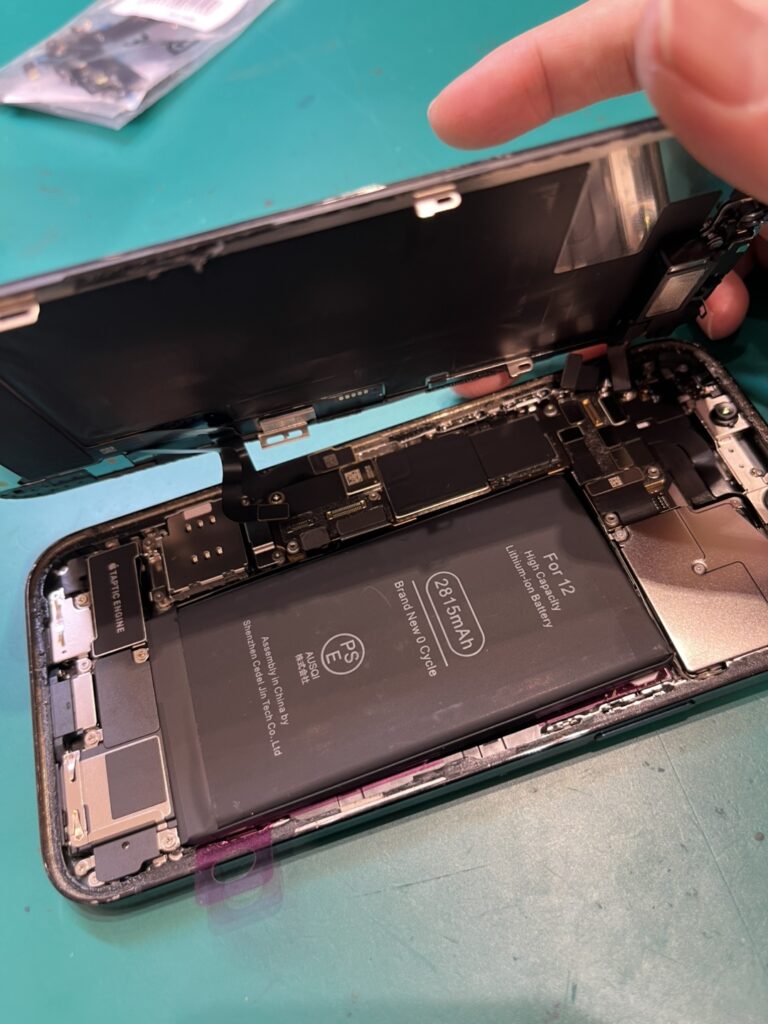 iPhone12のドックコネクタ修理