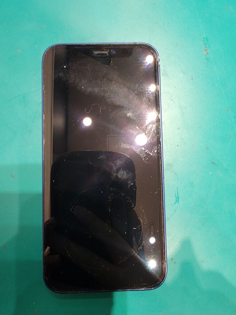 修理前のiPhone12mini