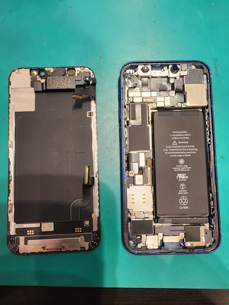 画面を外したiPhone12mini