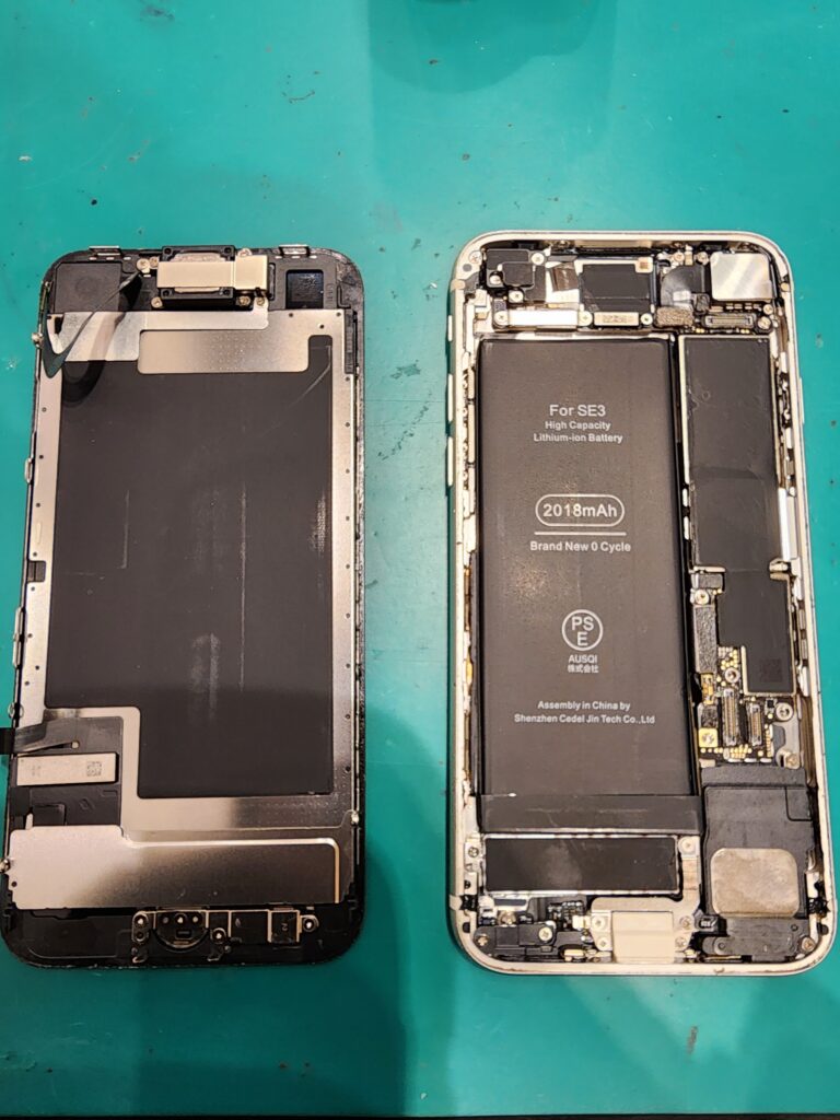 画面を外したiPhoneSE3