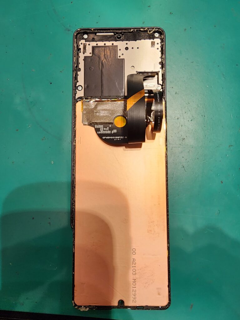 画面を開けたAQUOS sense6