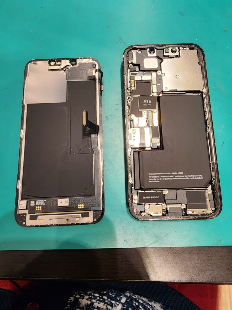 画面を外したiPhone13pro