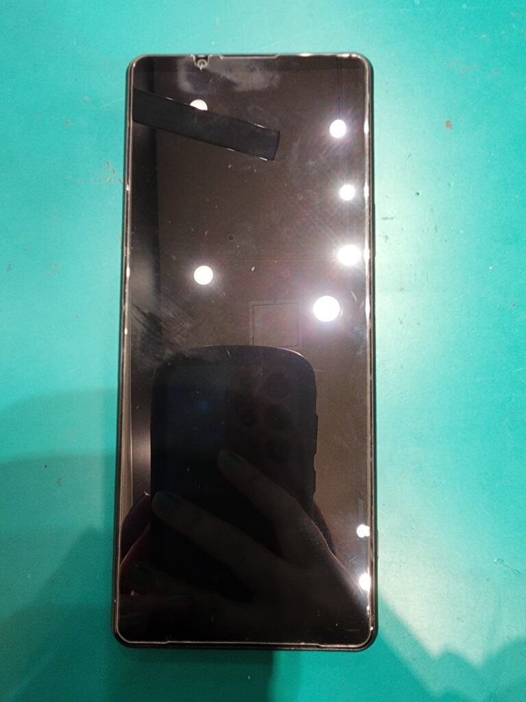 修理前のXperia1Ⅲ