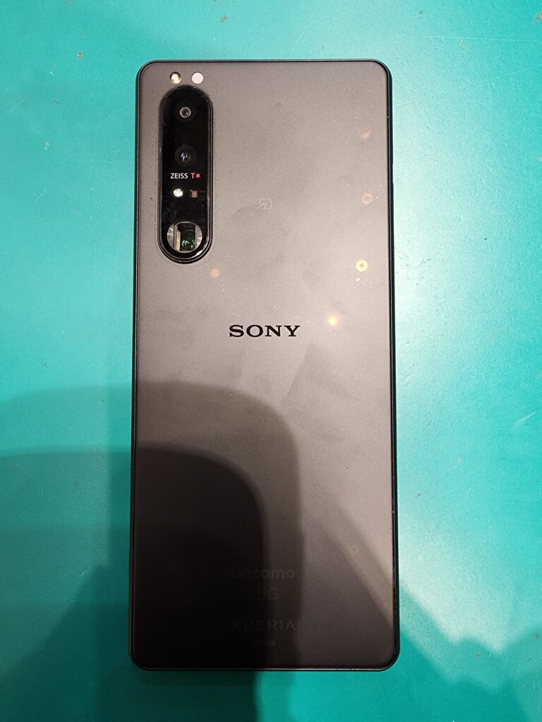 修理前のXperia1Ⅲ