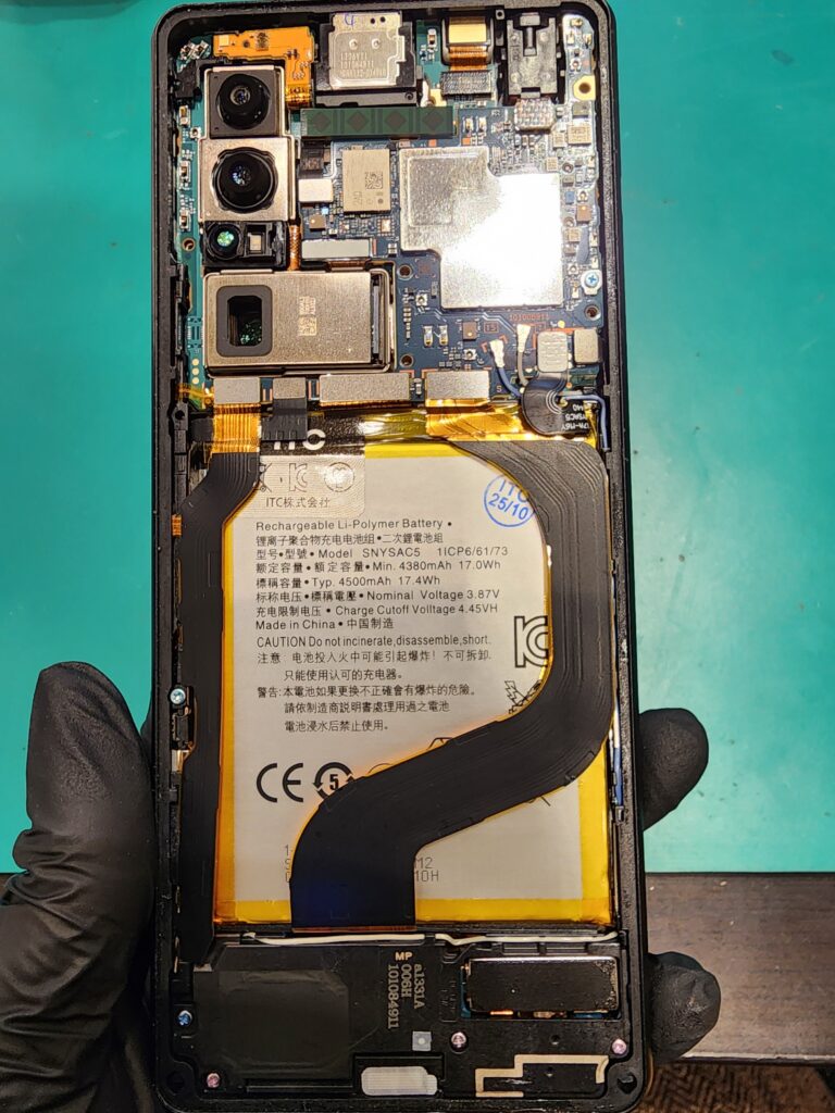 新しいバッテリーをつけたXperia1Ⅲ