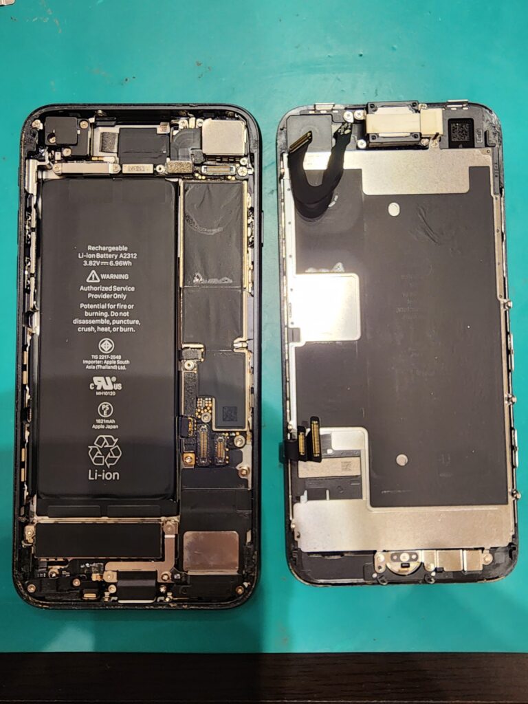 画面を外したiPhone12mini