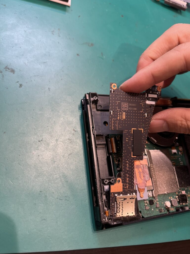 任天堂switch有機ELの液晶修理
