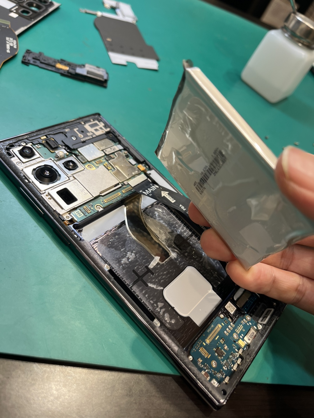 【札幌苗穂店】GalaxyS22 Ultraのバッテリー交換【北見市からご来店】