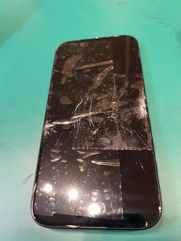 iPhone15の画面交換