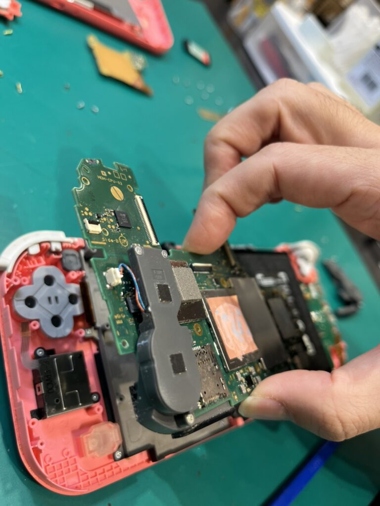 任天堂switch Liteの液晶交換