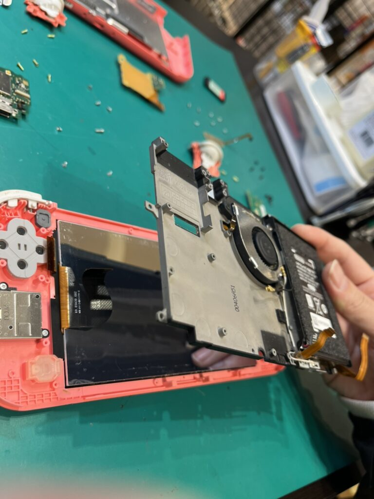 任天堂switch Liteの液晶交換