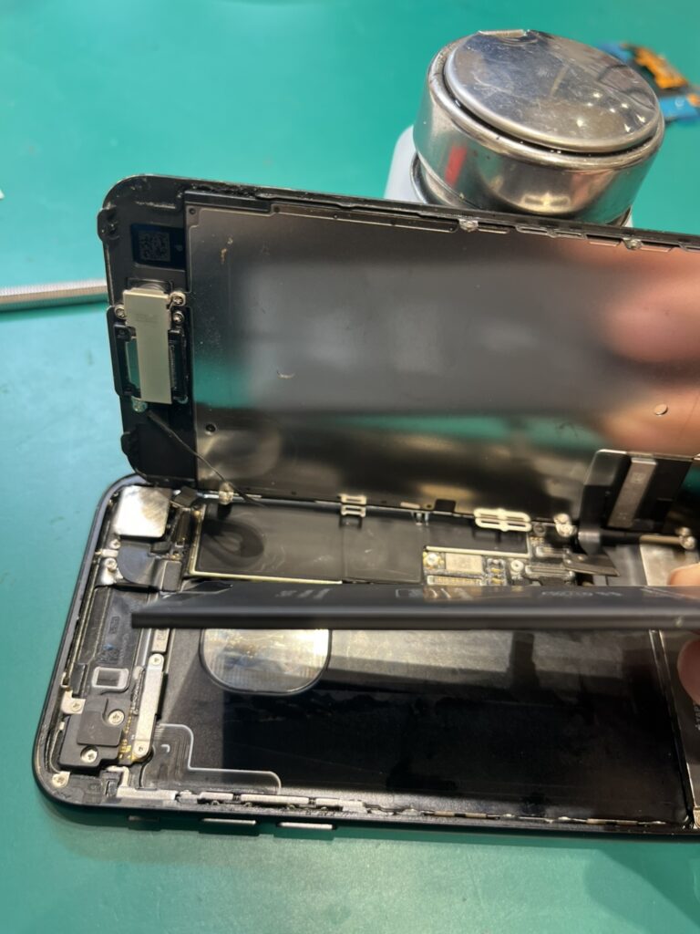 iPhone7のドックコネクタ修理