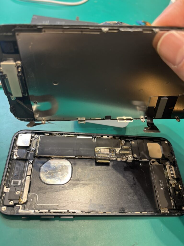 iPhone7のドックコネクタ修理