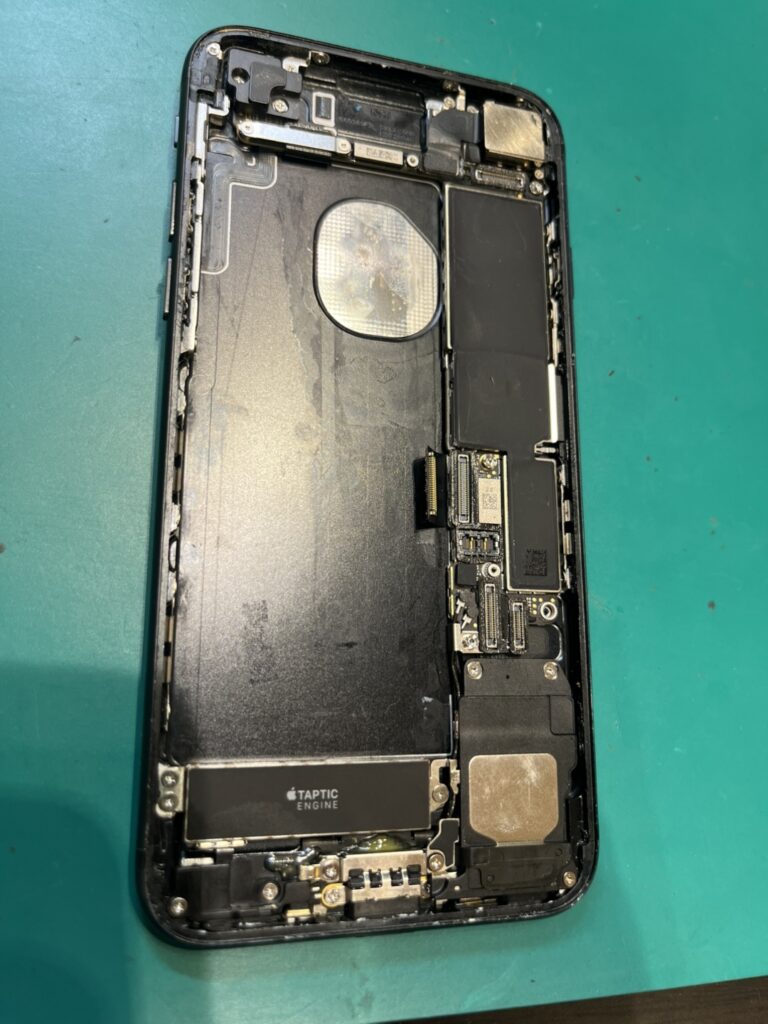 iPhone7のドックコネクタ修理