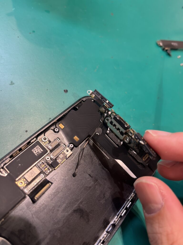 iPhone7のドックコネクタ修理