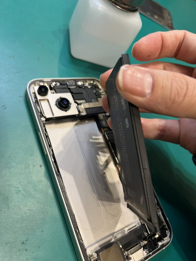 iPhone14のバッテリー交換