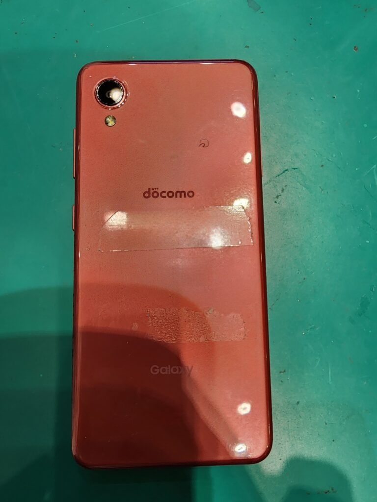 修理前のGalaxyA22背面