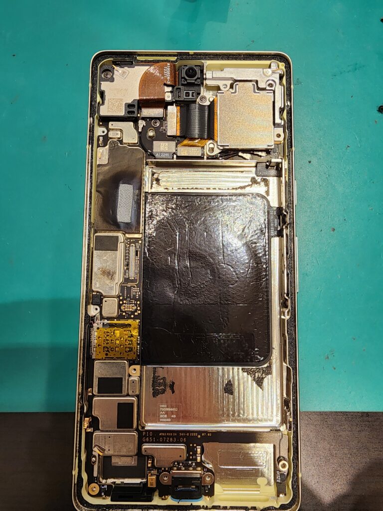 バッテリーを外したPixel7