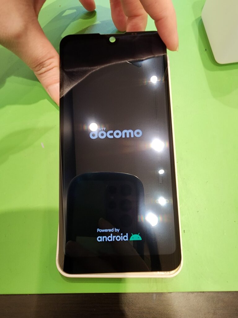 新しい画面を仮付けしたAQUOSwish2