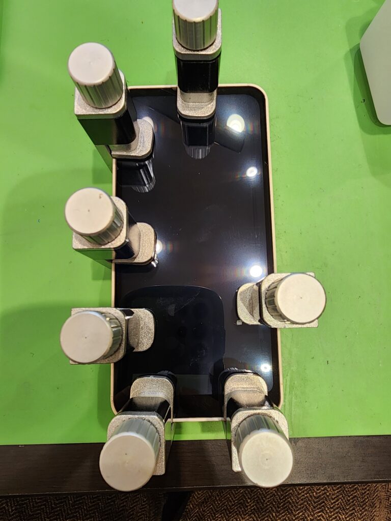 画面圧着中のAQUOSwish2