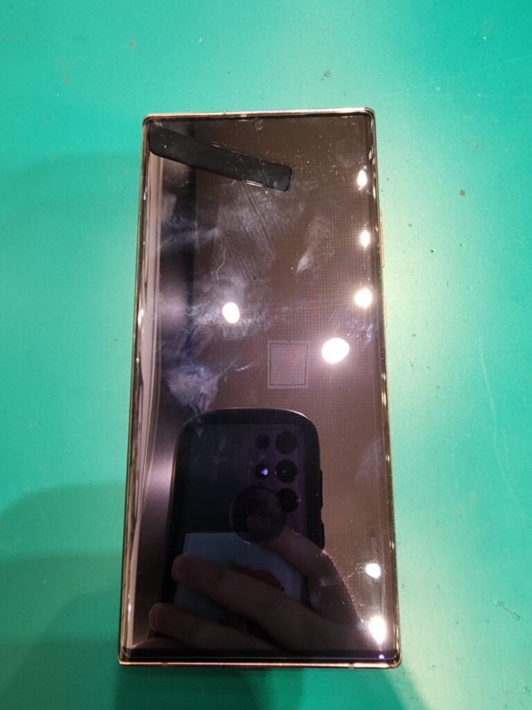 修理前のGalaxyNote20Ultra