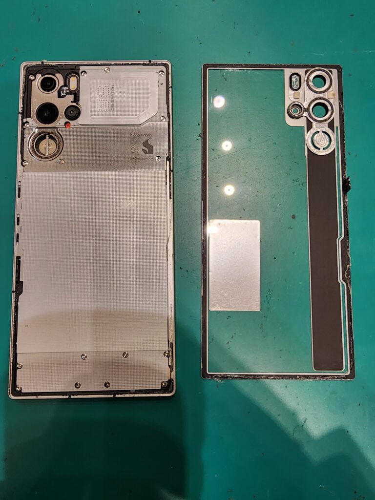 バックパネルを外したREDMAGIC9SPro