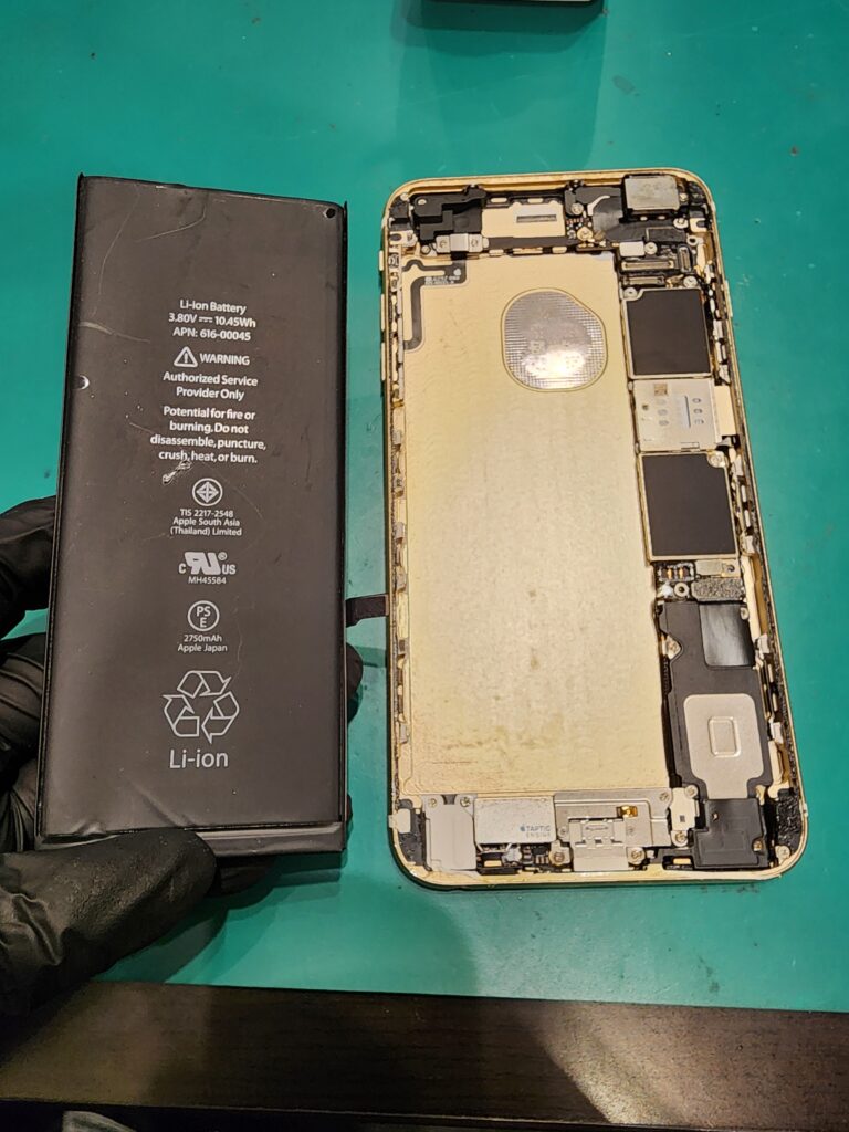 バッテリーを外したiPhone6SPlus