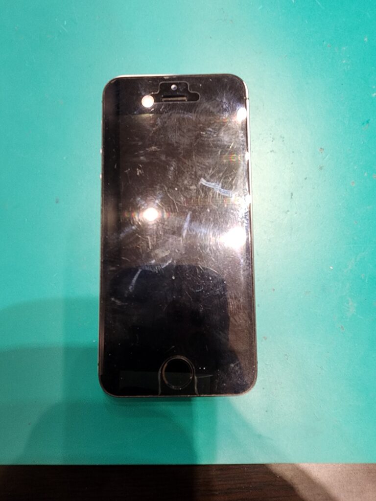 修理前のiPhoneSE